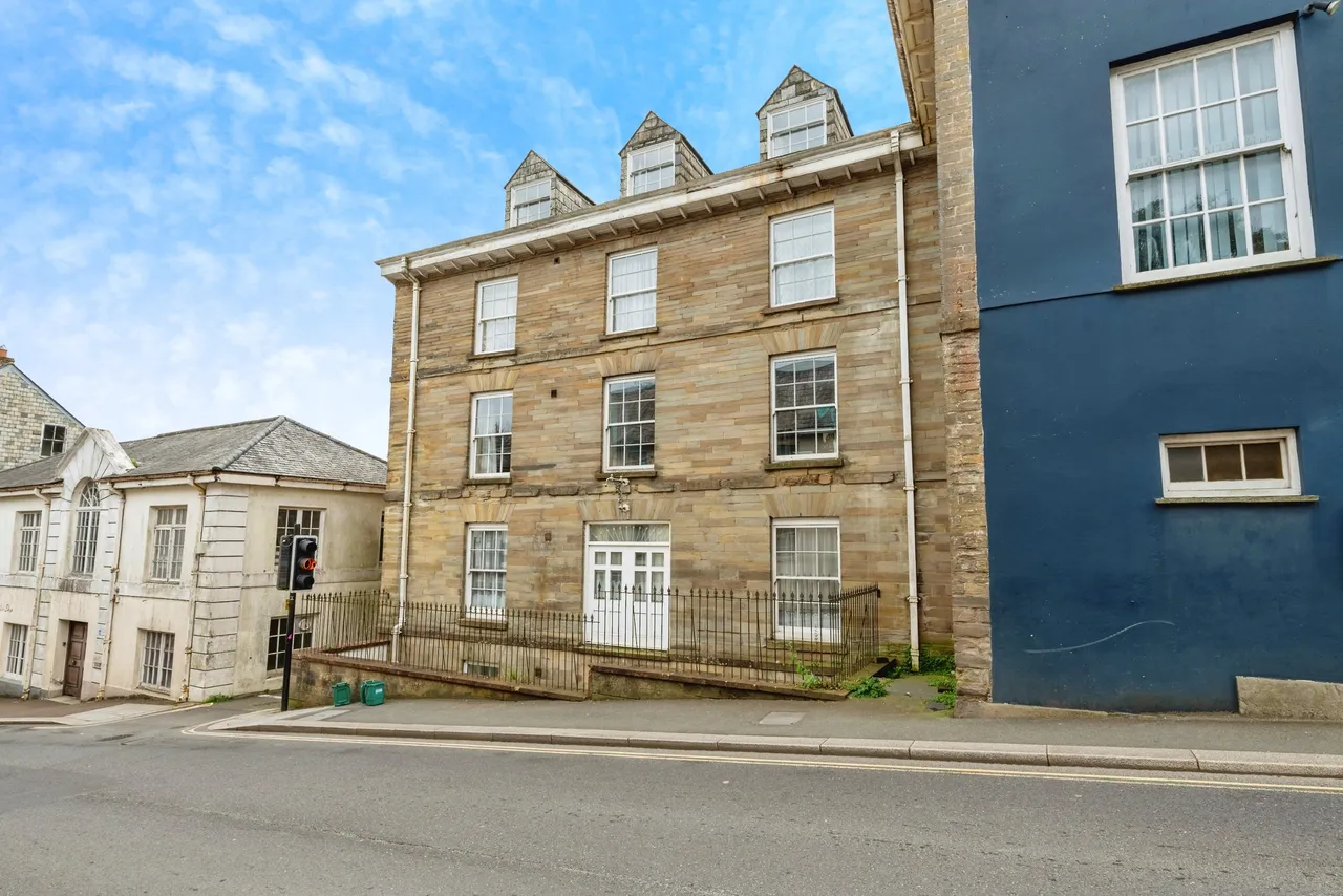 2 bed flat for sale — Fore Street, Camelford