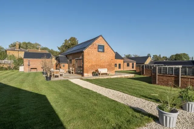 Yew Tree House, The Slade, CV47, photo 3
