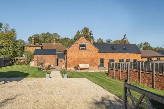 Yew Tree House, The Slade, CV47, photo 24