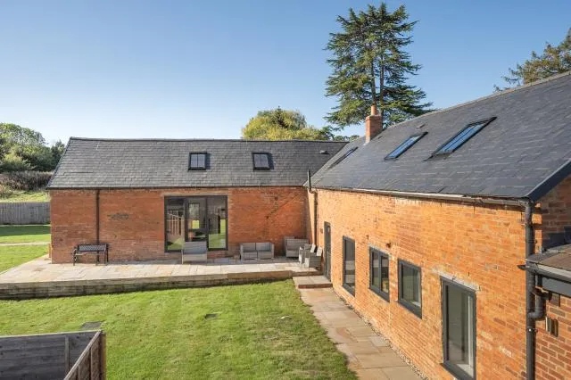 Yew Tree House, The Slade, CV47, photo 5