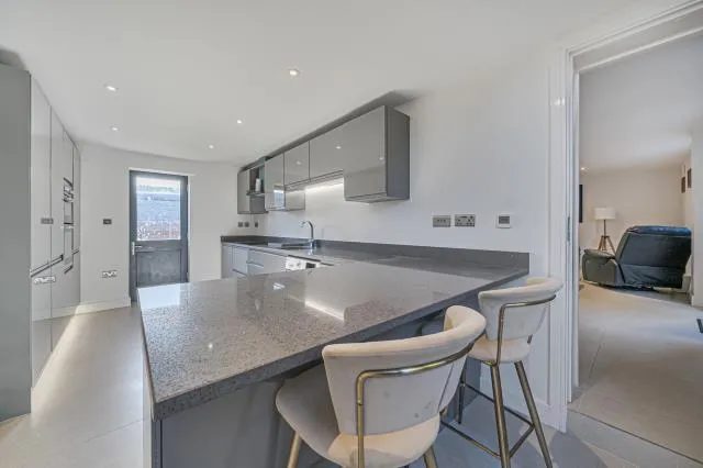 Yew Tree House, The Slade, CV47, photo 13