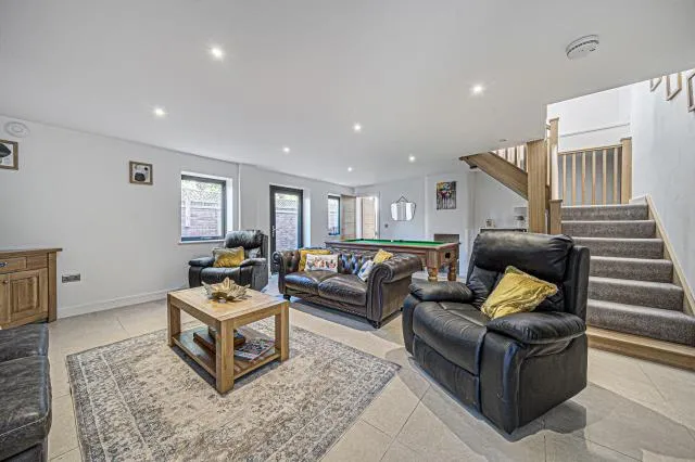 Yew Tree House, The Slade, CV47, photo 11