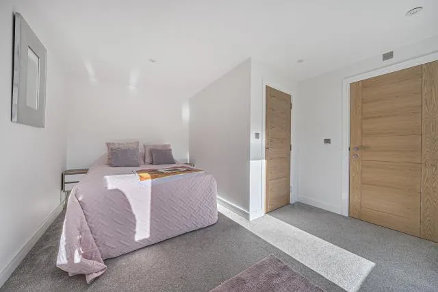 Yew Tree House, The Slade, CV47, photo 22