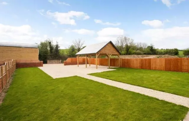 Yew Tree House, The Slade, CV47, photo 4