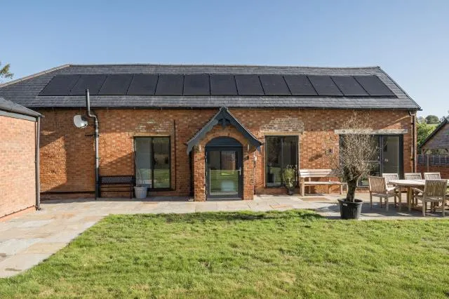 Yew Tree House, The Slade, CV47, photo 2