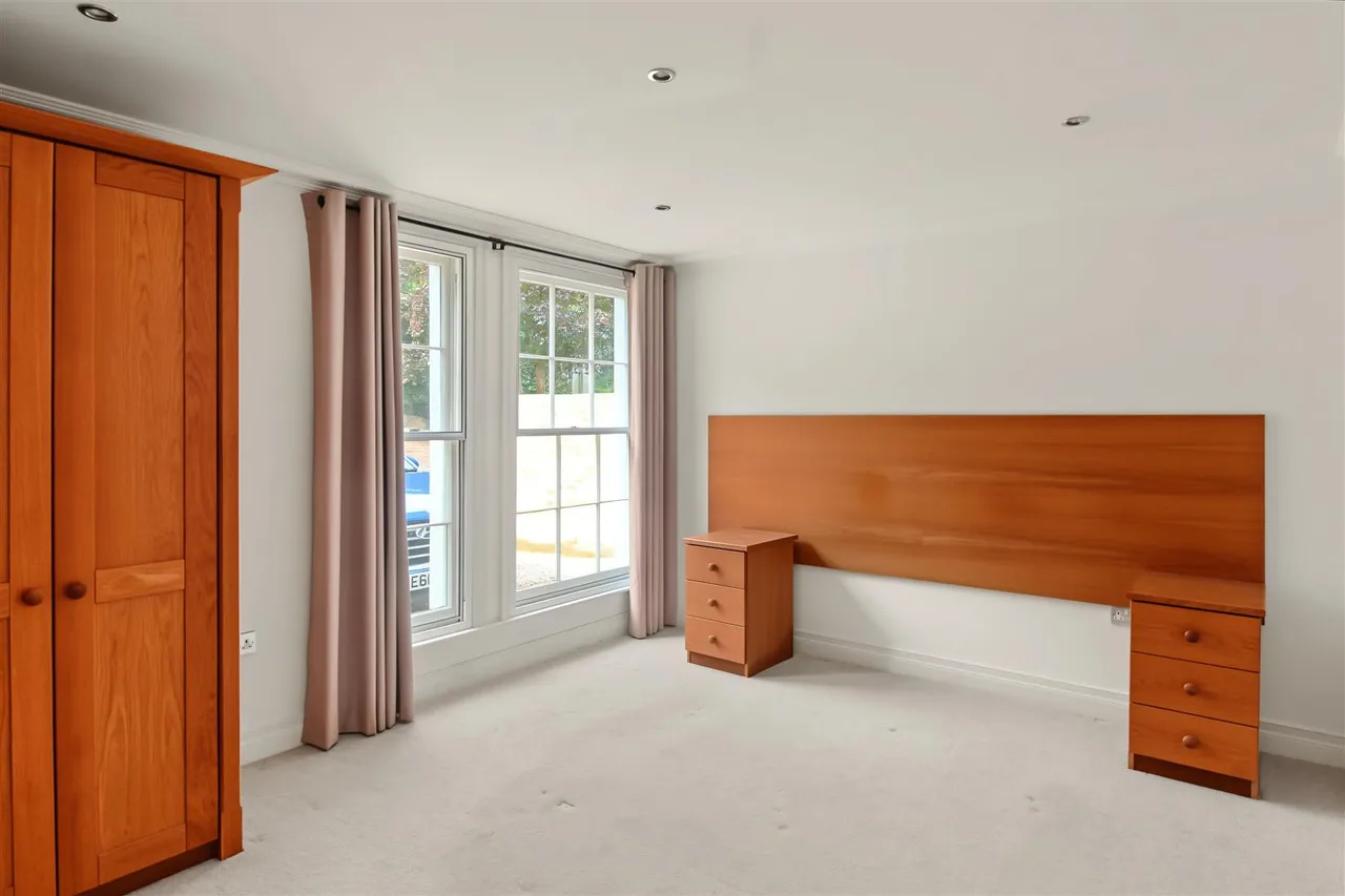 Town street, Bramcote, NG9, photo 2