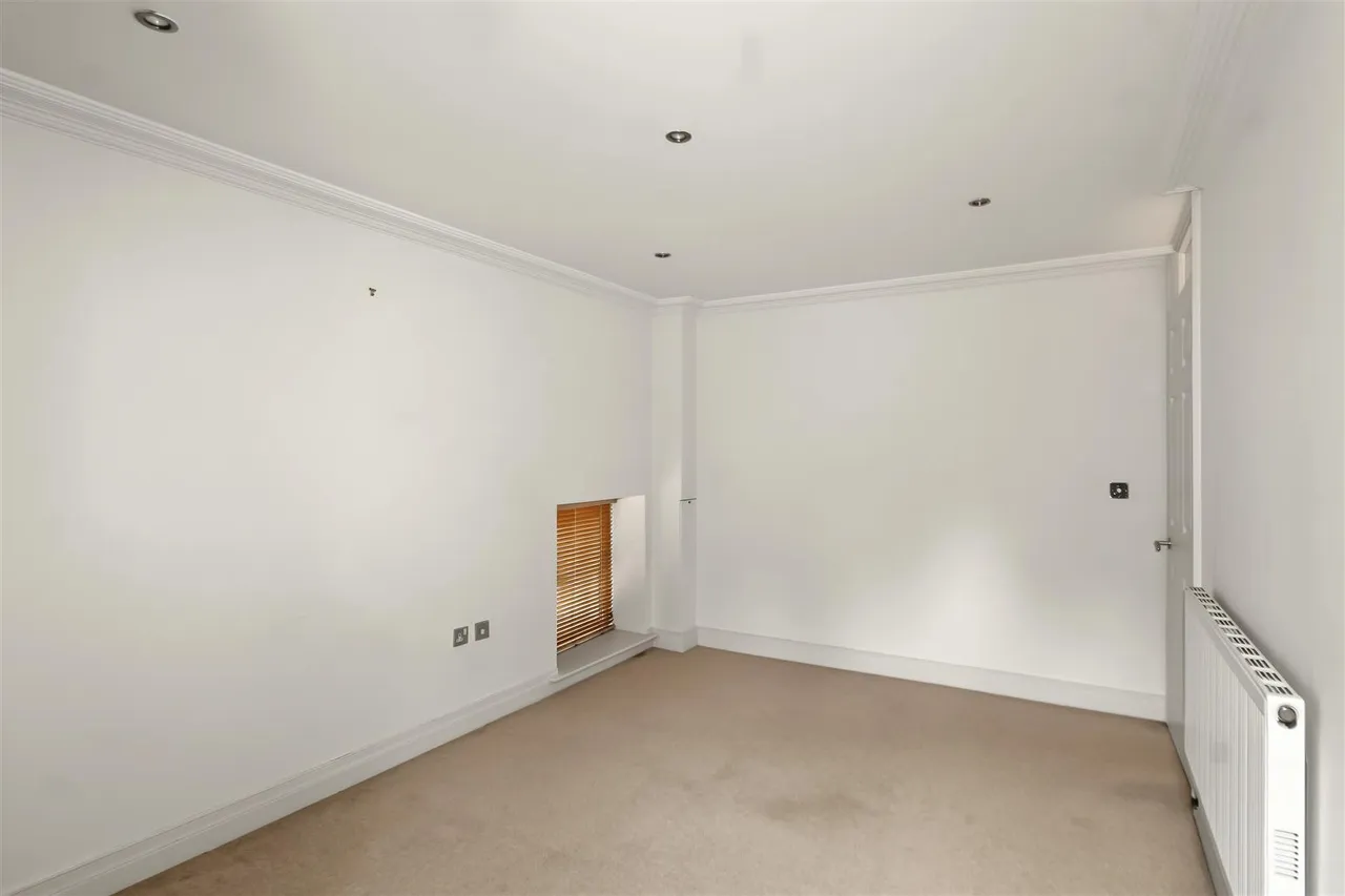 Town street, Bramcote, NG9, photo 7