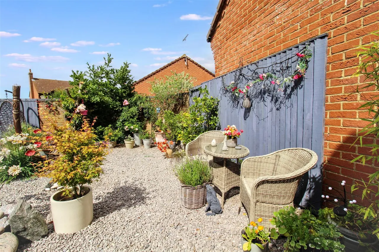 Eagle Road, Erpingham, NR11, photo 12