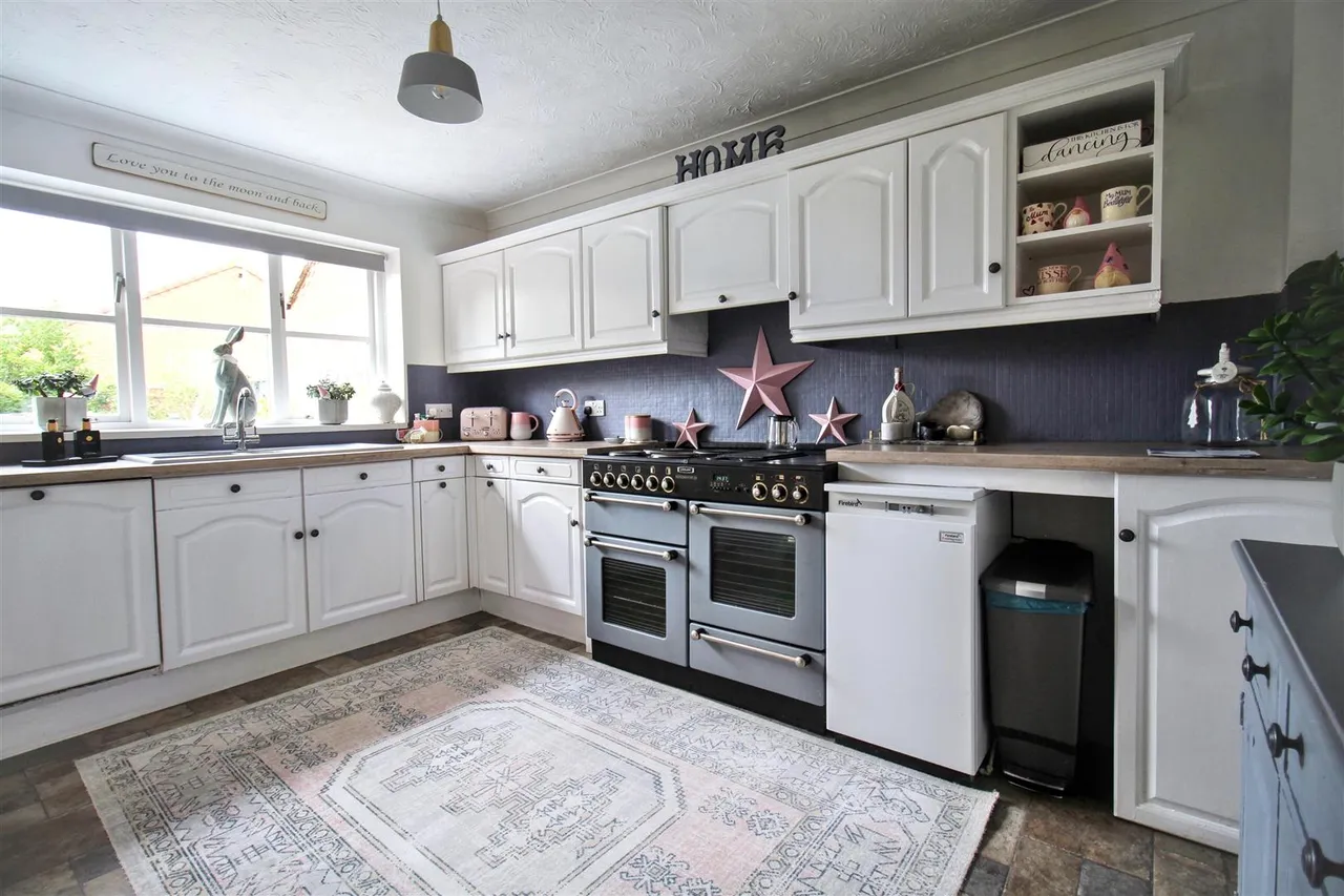 Eagle Road, Erpingham, NR11, photo 5