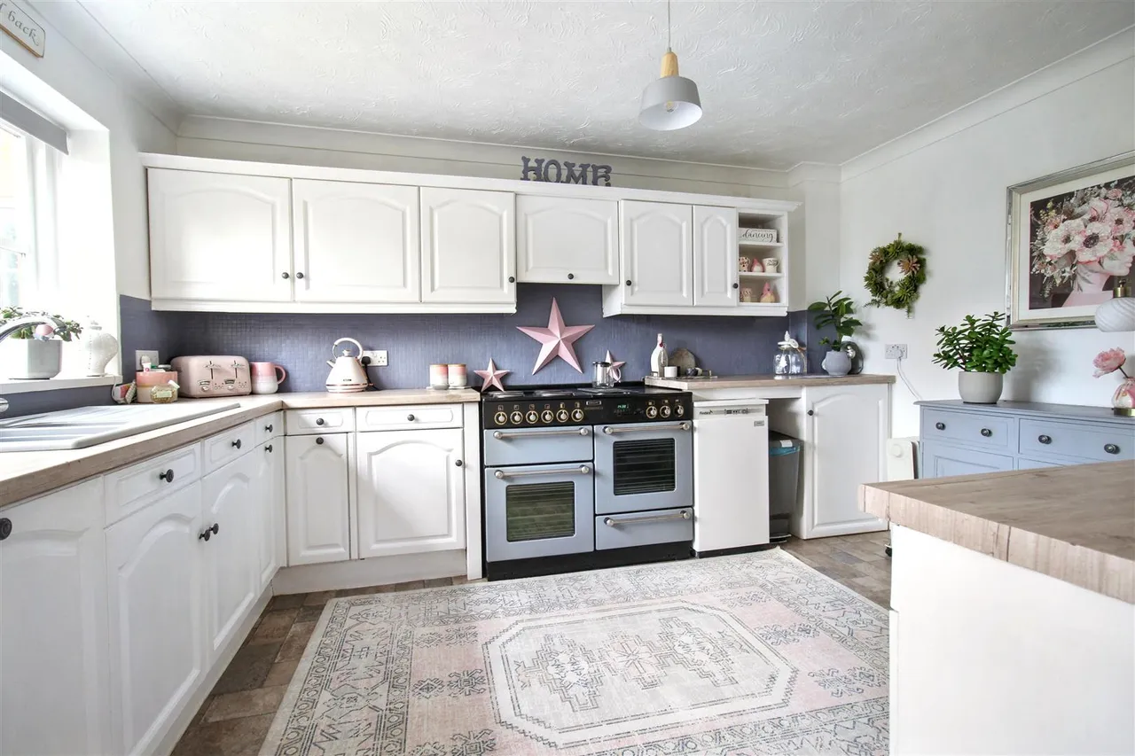 Eagle Road, Erpingham, NR11, photo 2
