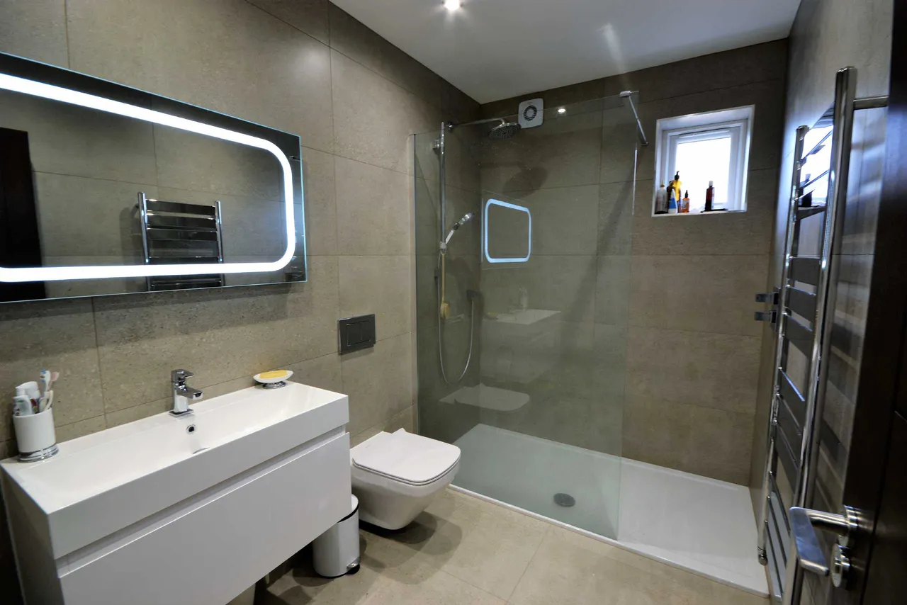 Bournwell Close, Hadley Wood, Hertfordshire, EN4 0JX, photo 13