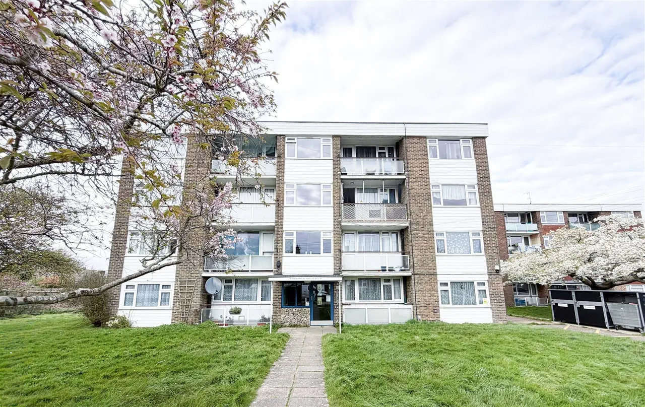 2 bed flat for sale — Fletching Road, Eastbourne, BN22 9DX
