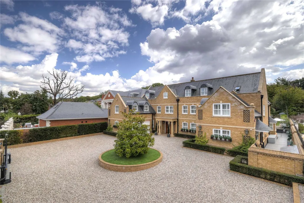 7 bed house for sale — Norsey Road, Billericay, Essex, CM11 1DB