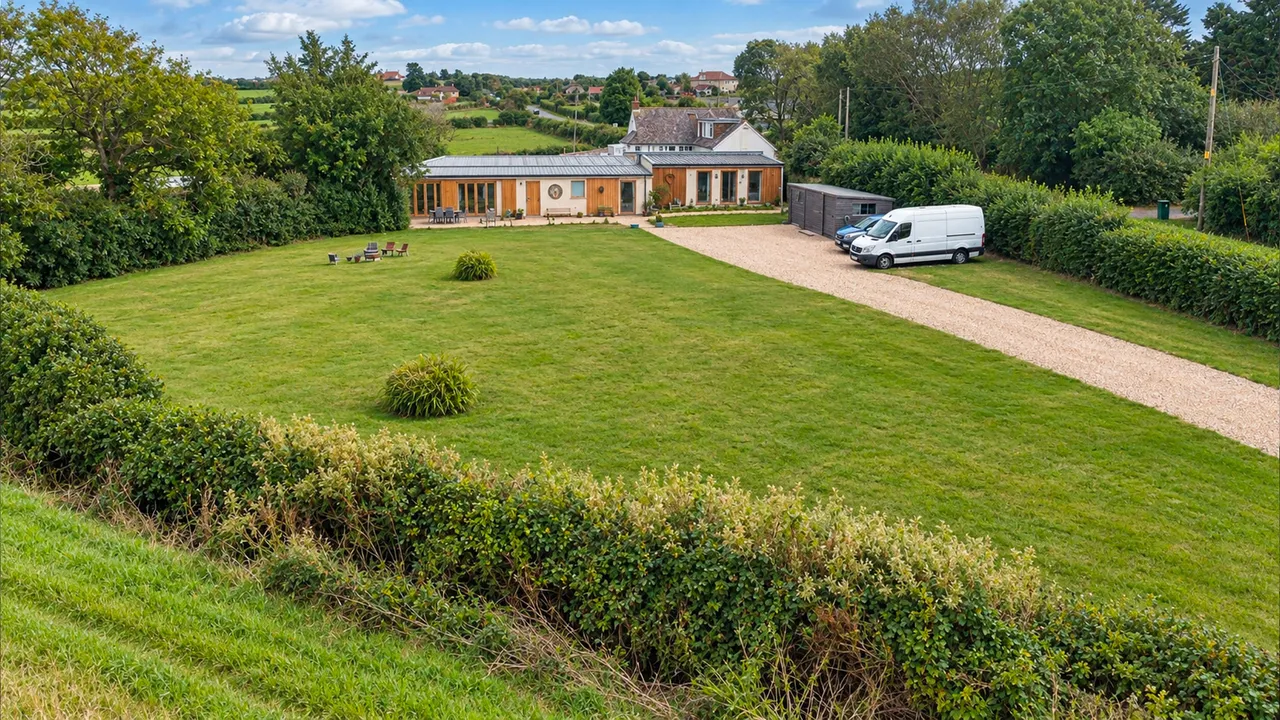 3 bed character property for sale — Knights In The Bottom, Chickerell, WEYMOUTH