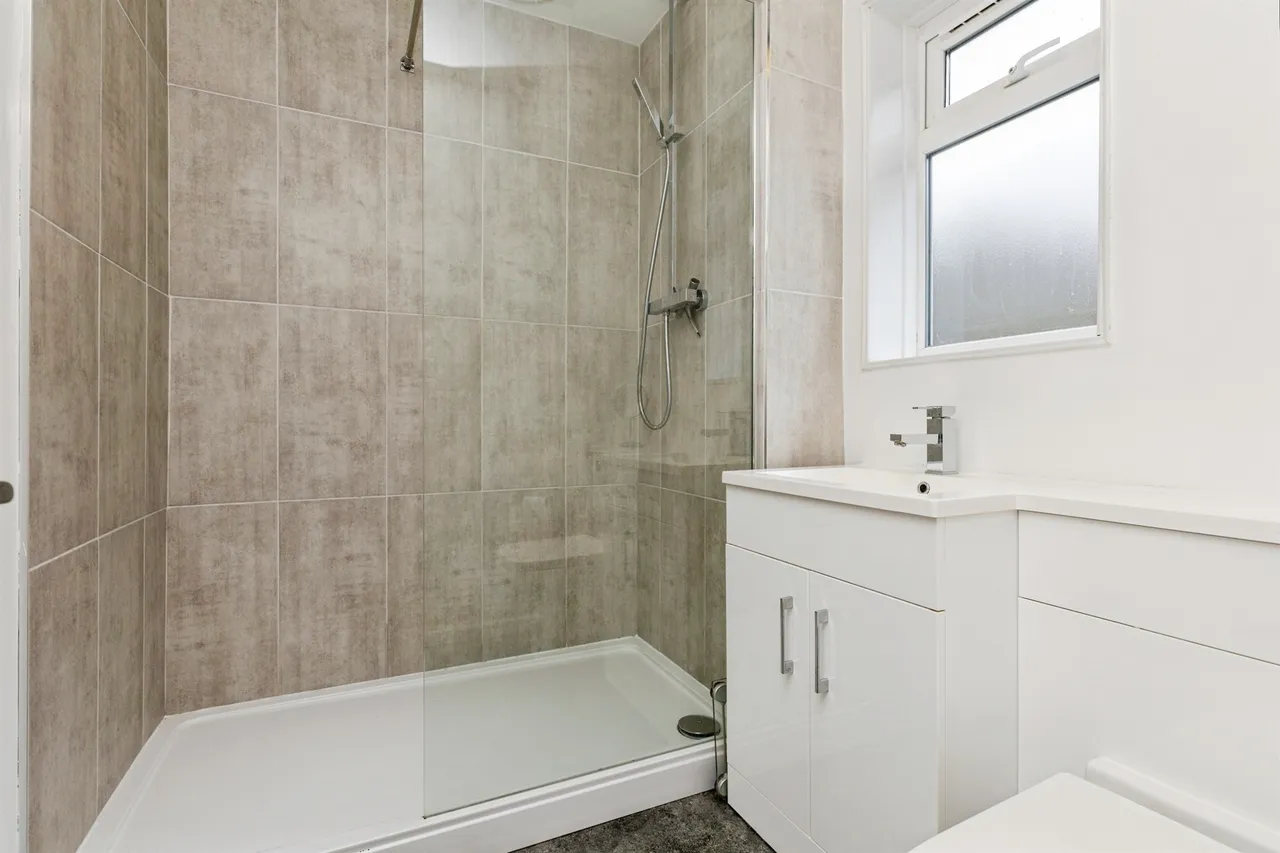 Brooklands Road, Crawley, photo 10