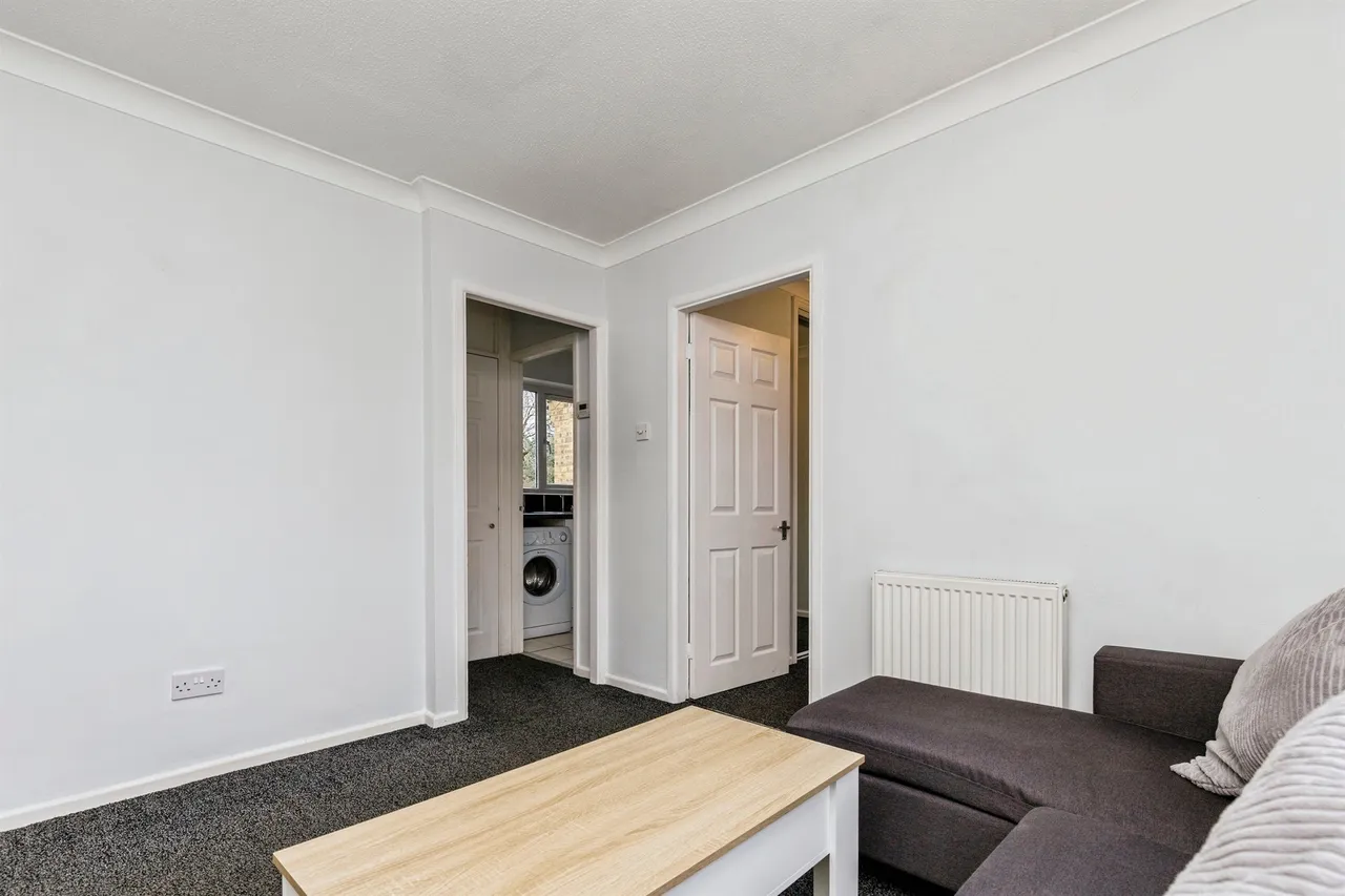 Brooklands Road, Crawley, photo 4