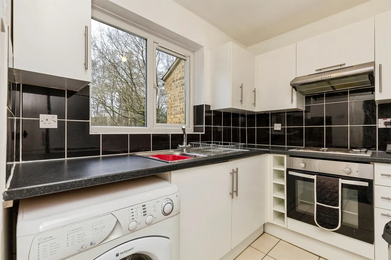 Brooklands Road, Crawley, photo 5