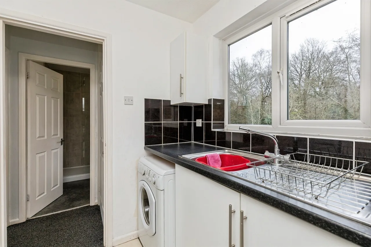 Brooklands Road, Crawley, photo 6