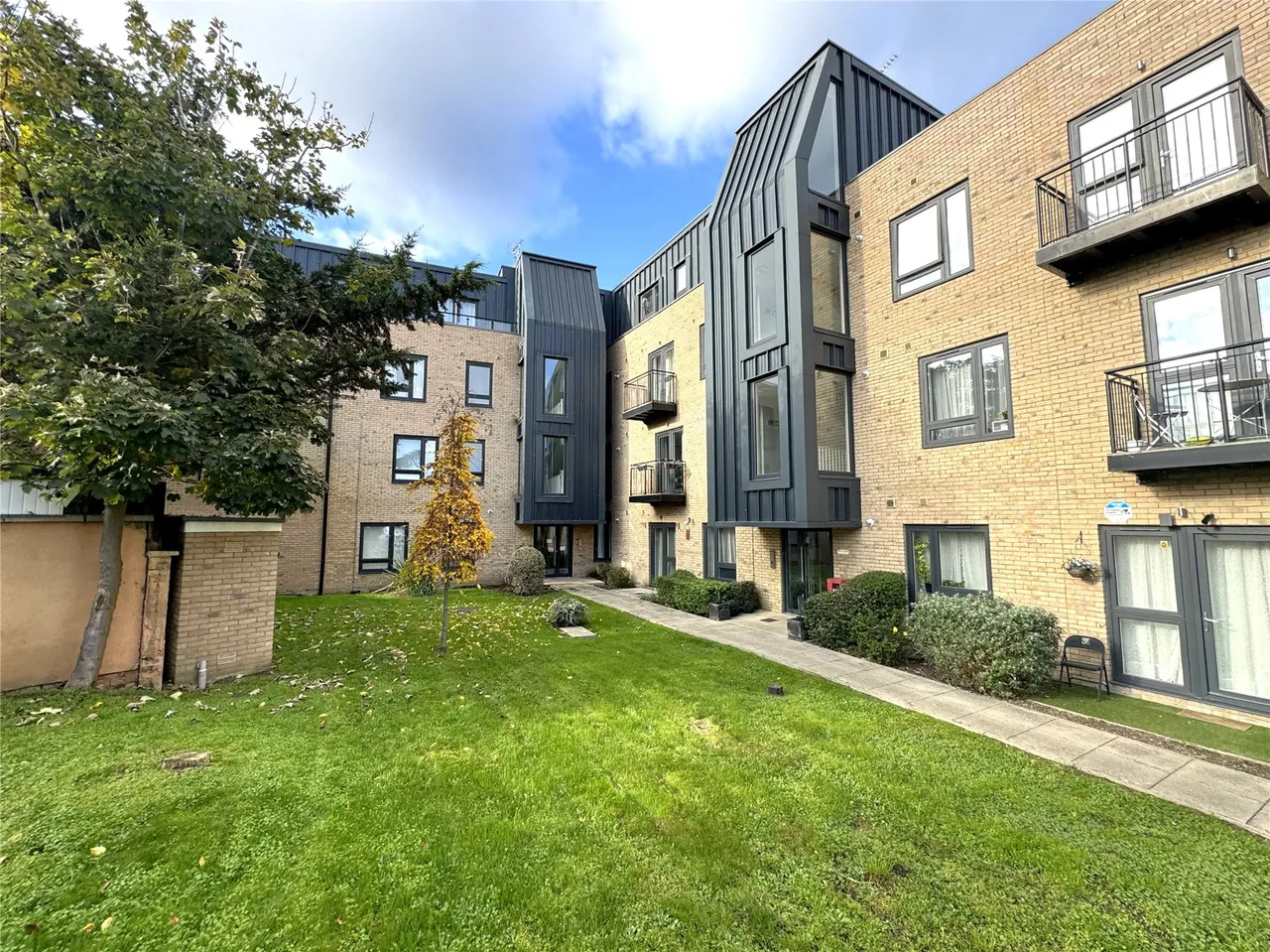 Woodthorpe Road, Ashford, TW15, photo 2