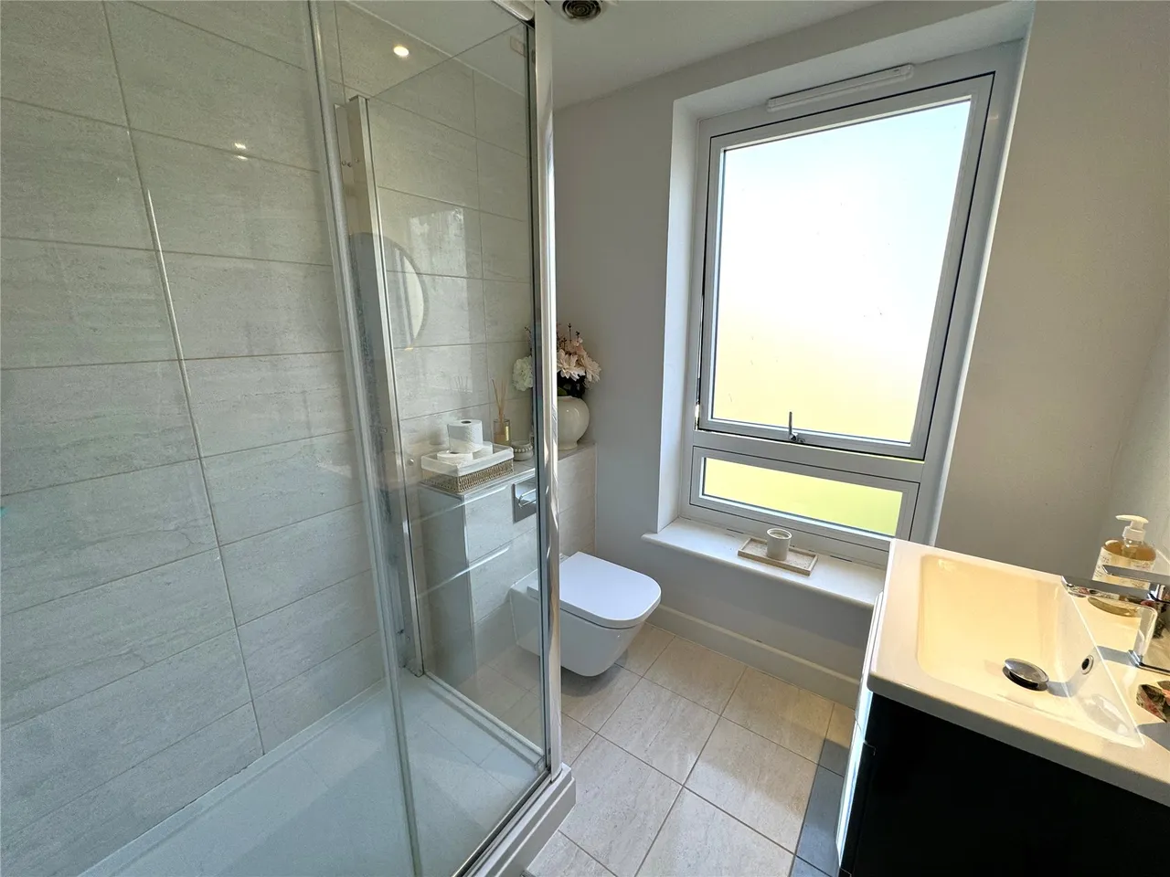 Woodthorpe Road, Ashford, TW15, photo 9
