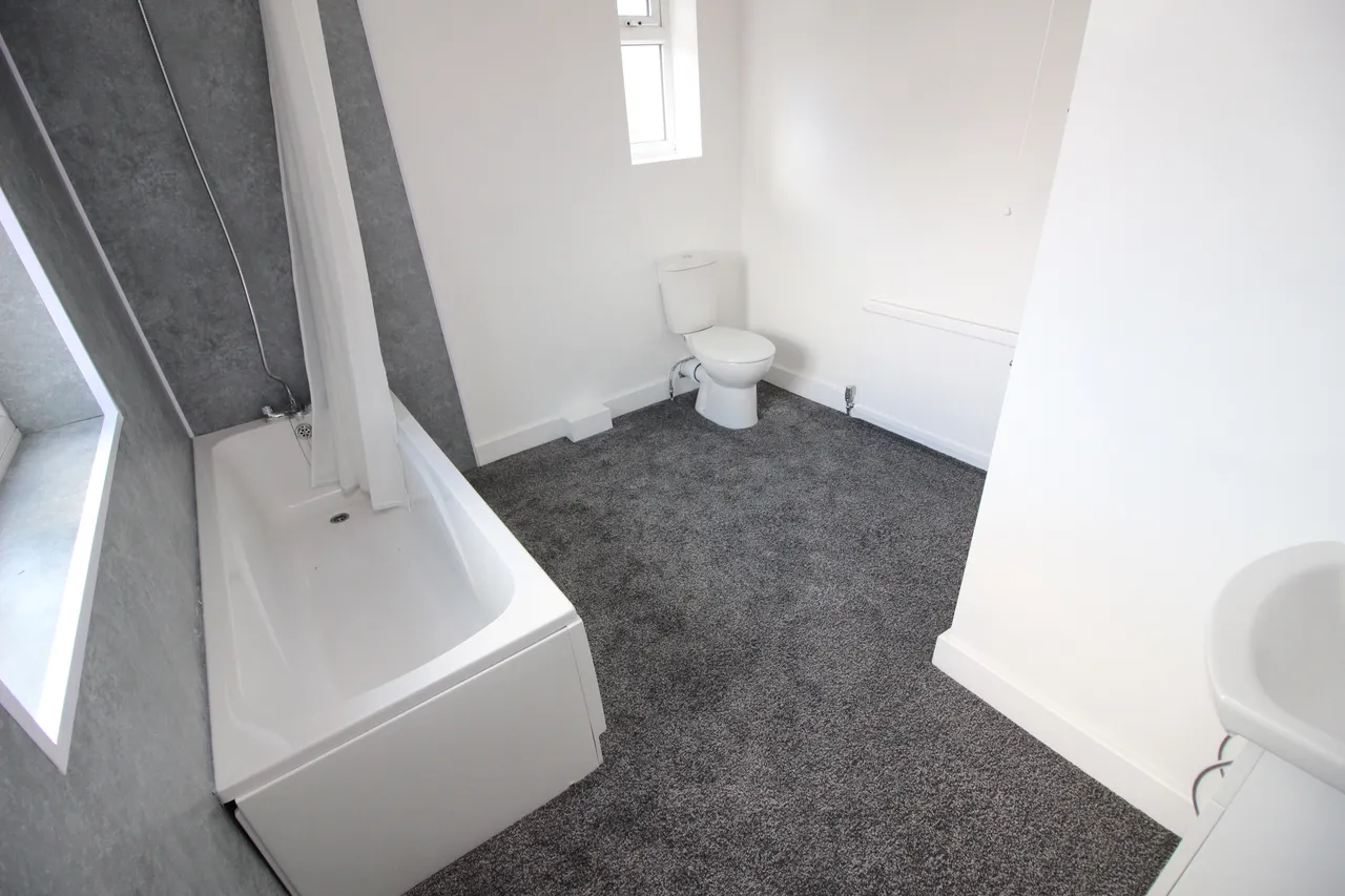 Cheam Common Road, WORCESTER PARK, Surrey, Worcester Park, KT48QR, photo 6