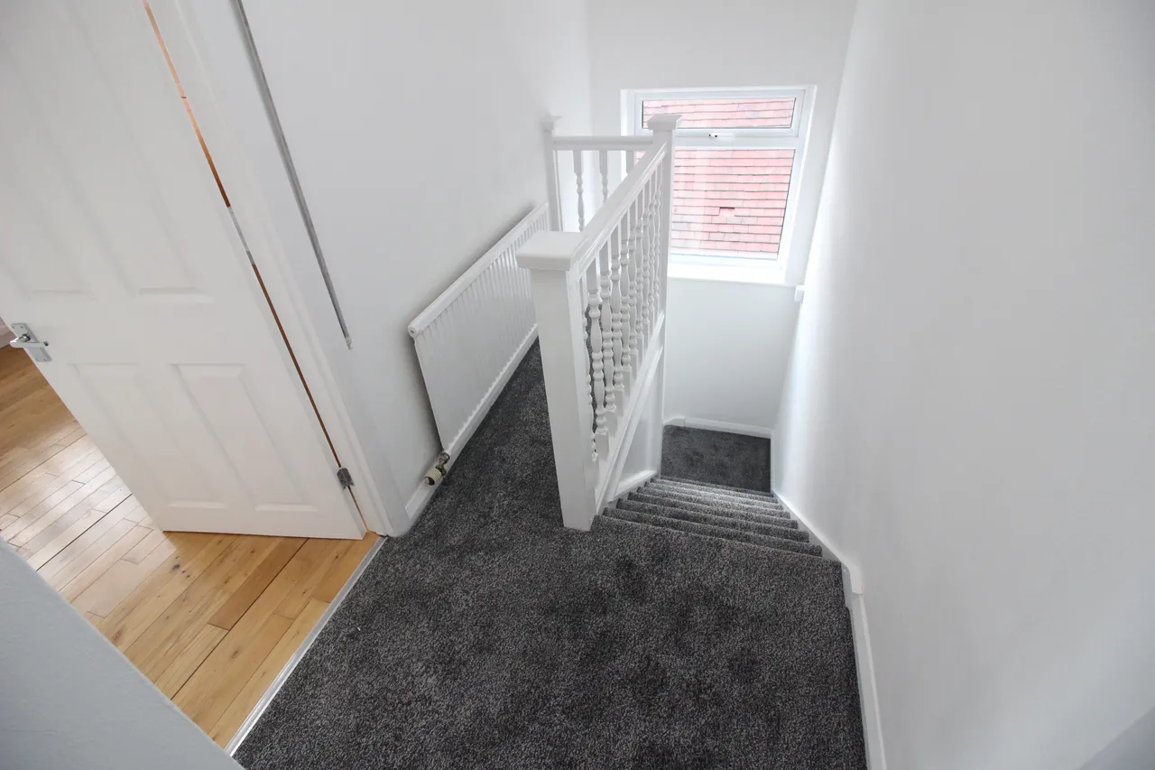 Cheam Common Road, WORCESTER PARK, Surrey, Worcester Park, KT48QR, photo 4