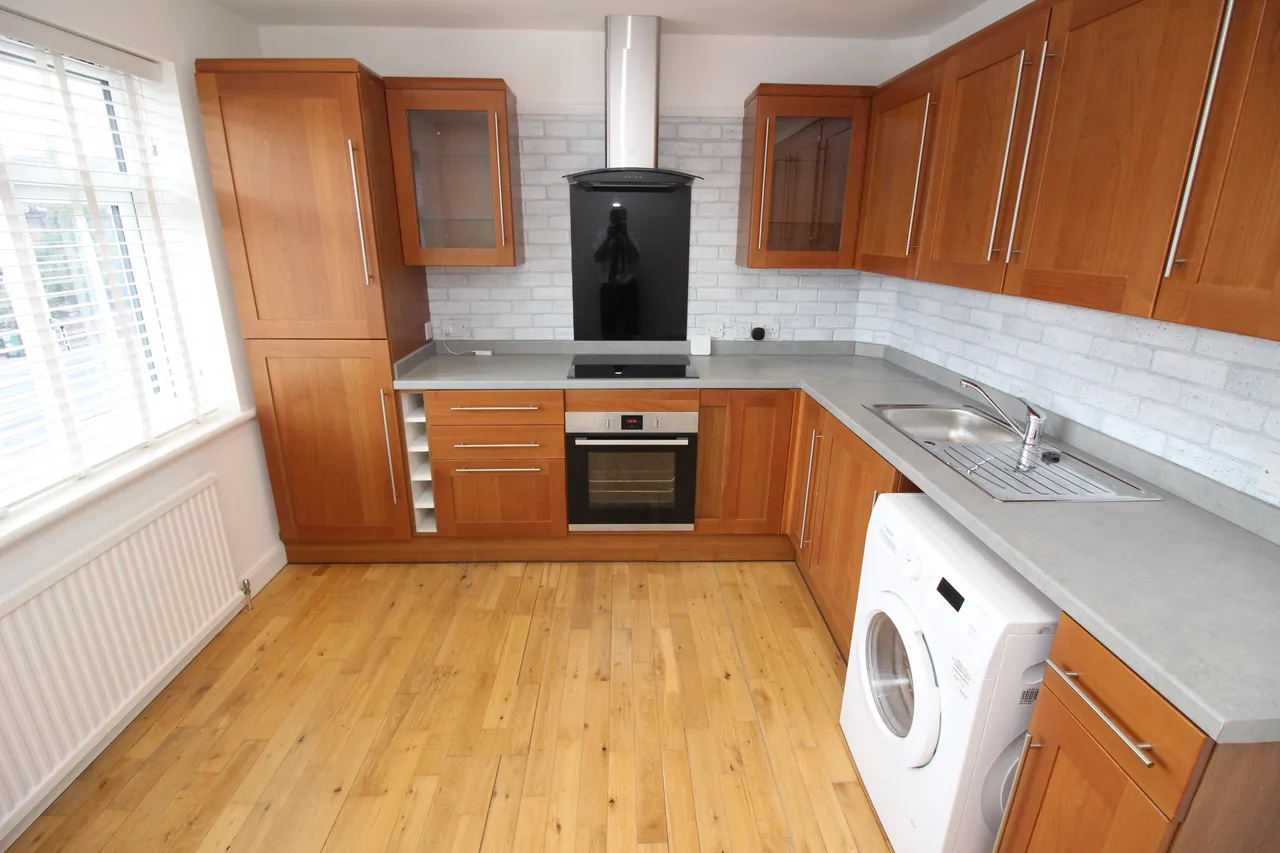 Cheam Common Road, WORCESTER PARK, Surrey, Worcester Park, KT48QR, photo 3