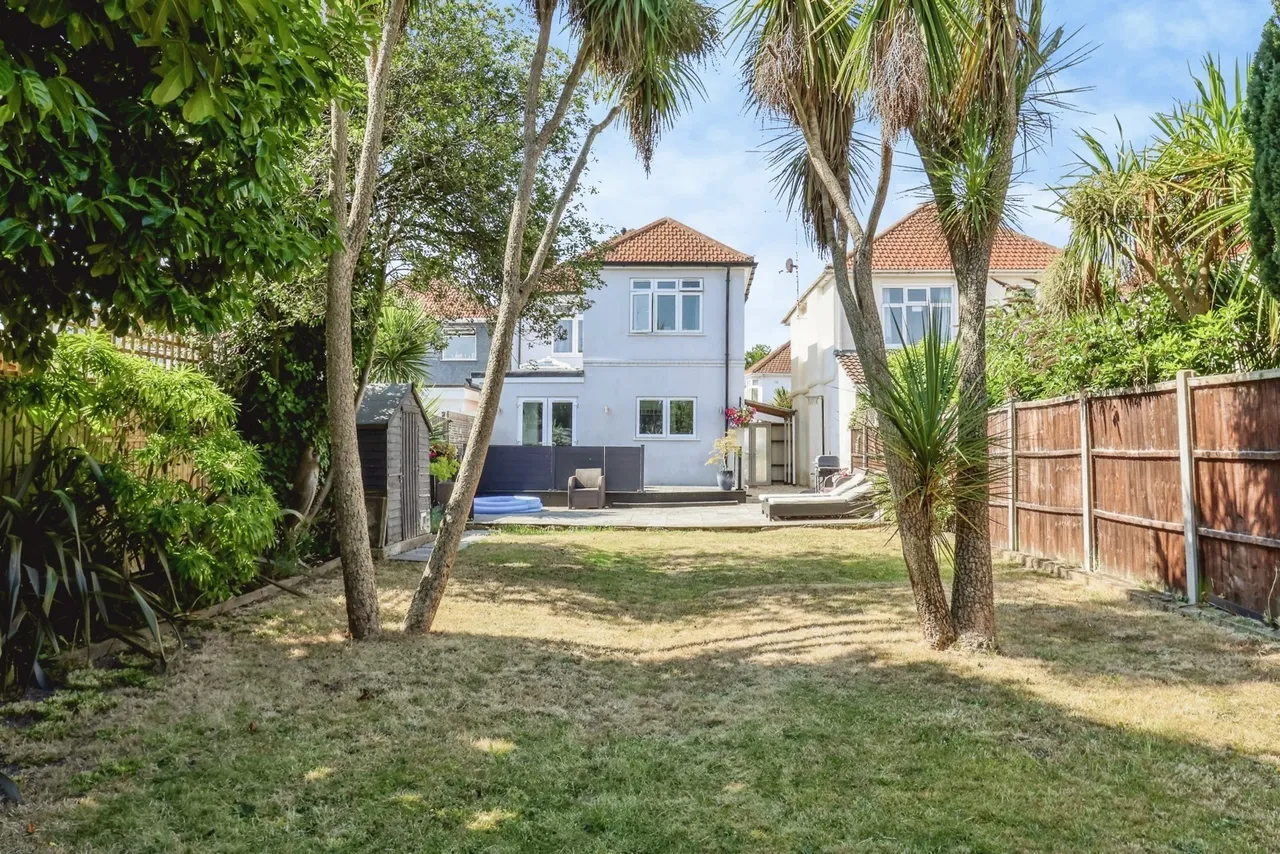 Coombe Gardens, Northbourne, BH10, photo 18