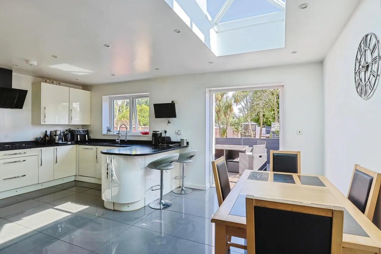 Coombe Gardens, Northbourne, BH10, photo 4