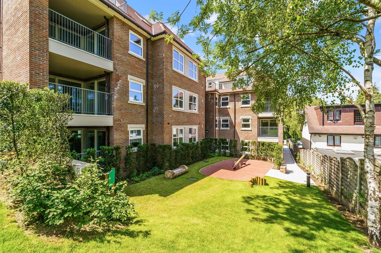 Woodcote Valley Road, Purley, photo 11