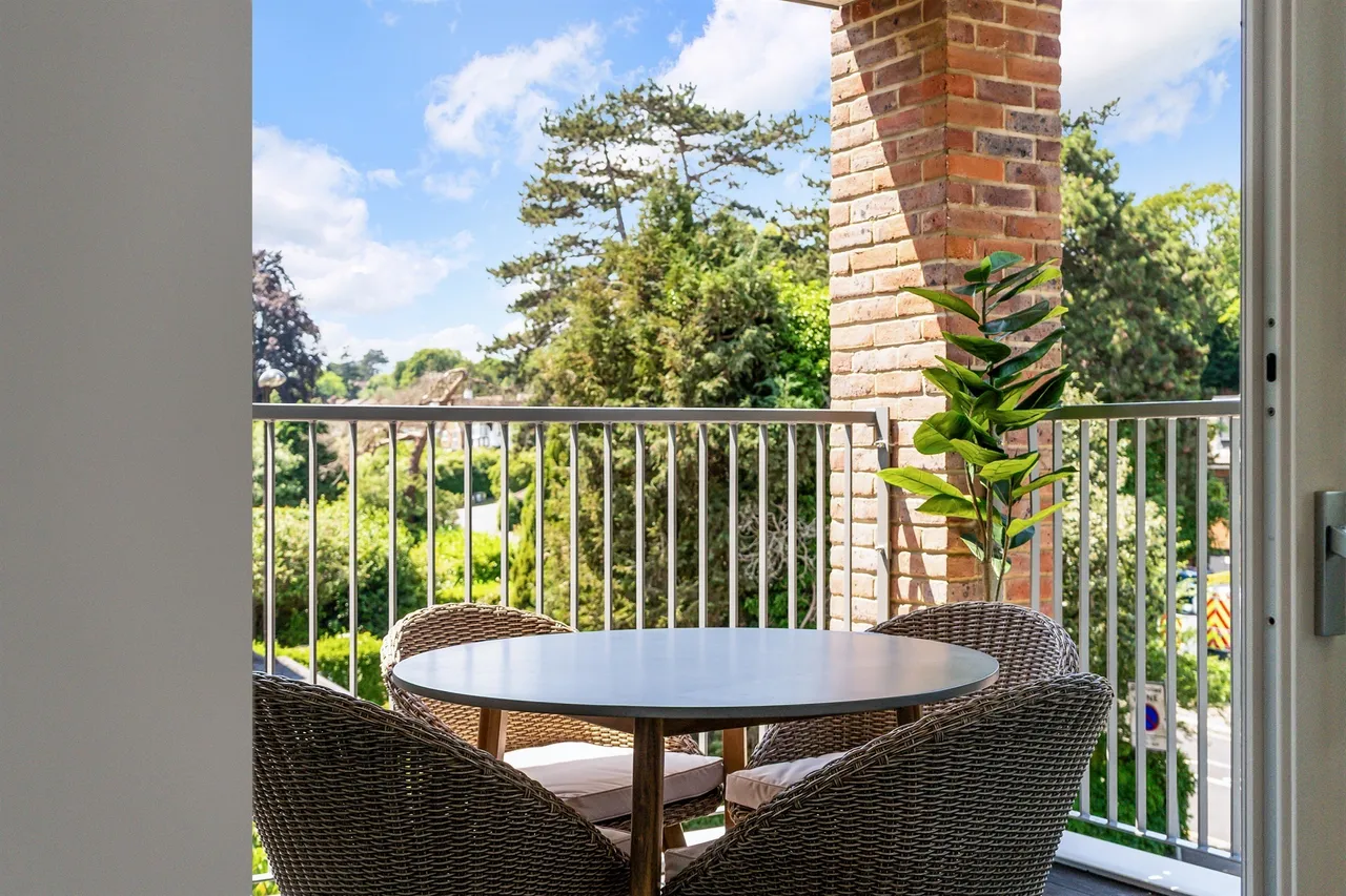 Woodcote Valley Road, Purley, photo 12