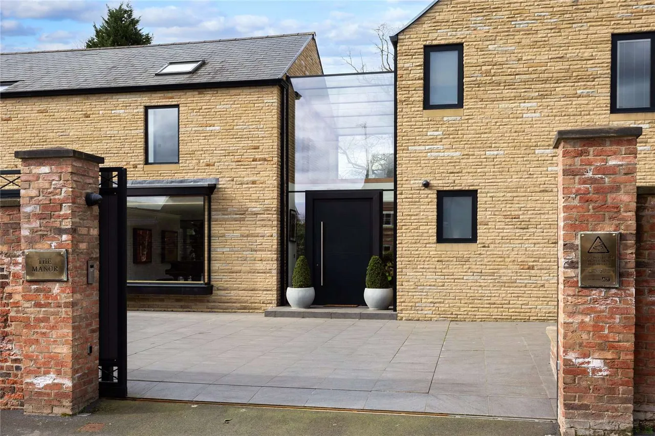 Farrer Lane, Oulton, Leeds, West Yorkshire, LS26 8JL, photo 3