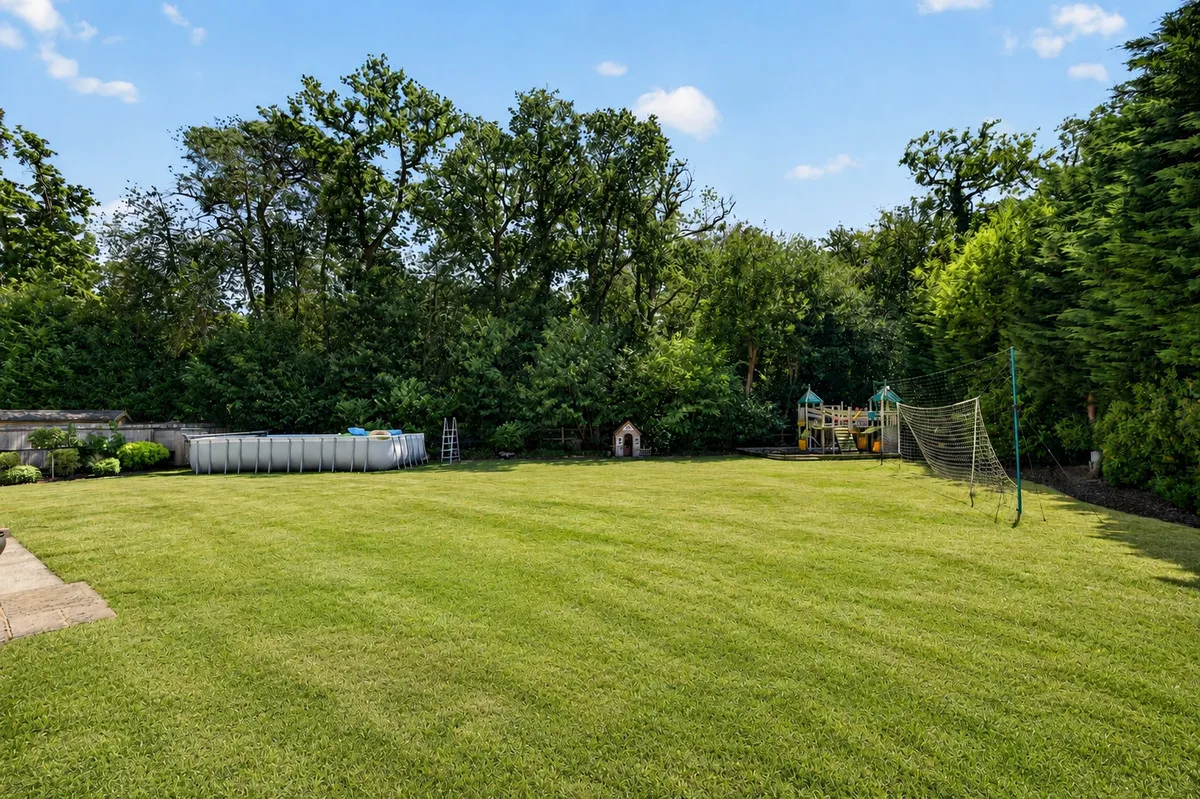 Templewood Lane, Farnham Common, SL2, photo 23