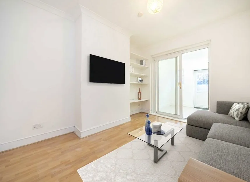 3 bed house to rent — Cromer Road, Tooting, SW17