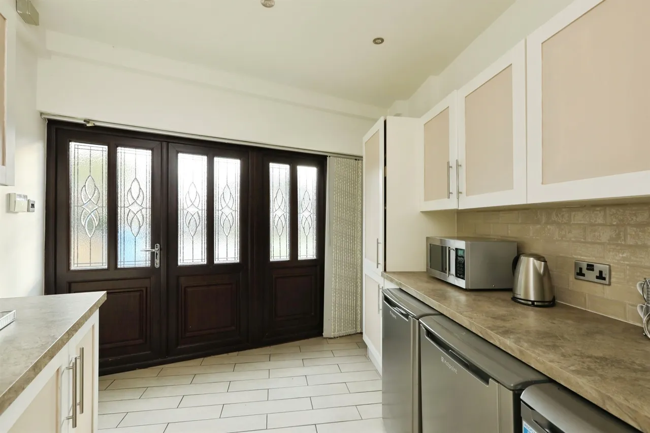 Lister Crescent, Basegreen, S12, photo 7