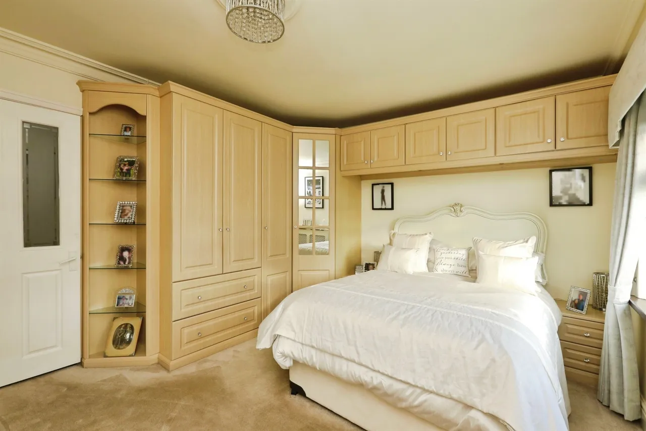 Lister Crescent, Basegreen, S12, photo 9
