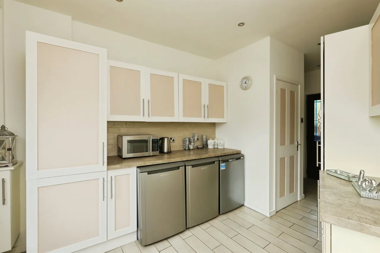 Lister Crescent, Basegreen, S12, photo 6