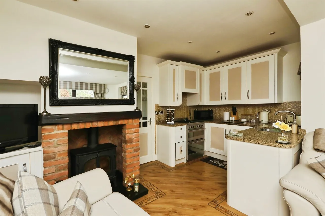 Lister Crescent, Basegreen, S12, photo 4