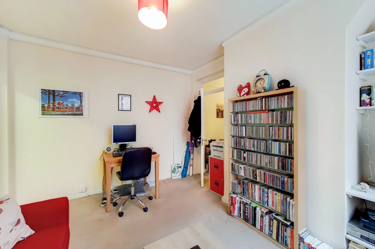 Hammersmith Road, London, W6, photo 5