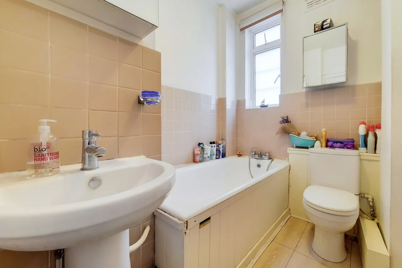 Hammersmith Road, London, W6, photo 12