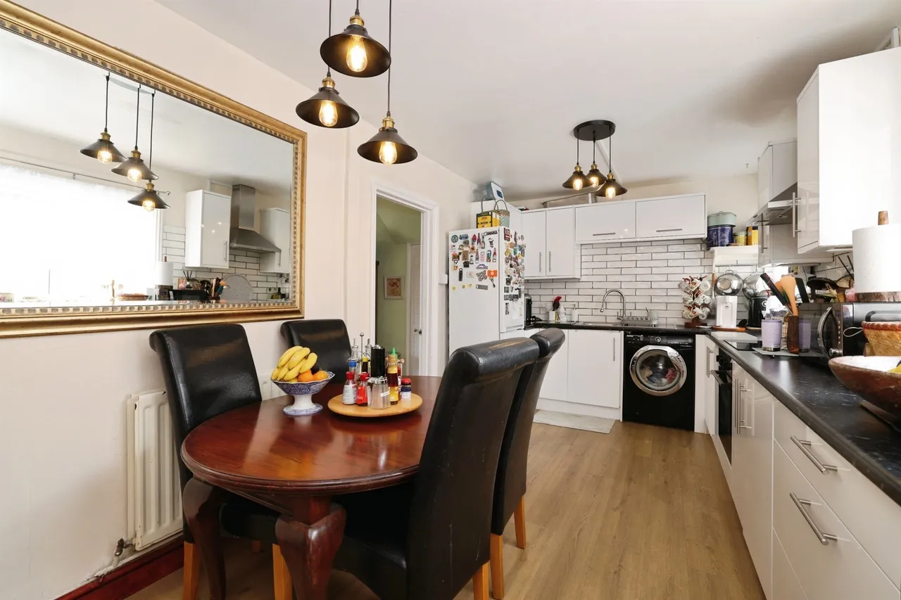 Netheravon Road, Durrington, SP4, photo 6