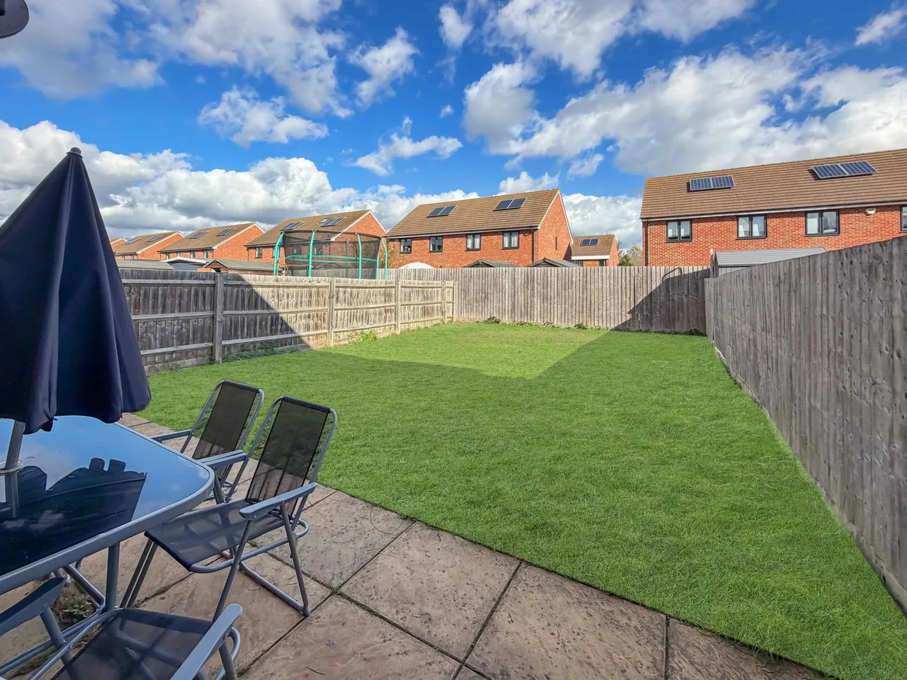 Sanderling Close, East Tilbury, RM18, photo 2