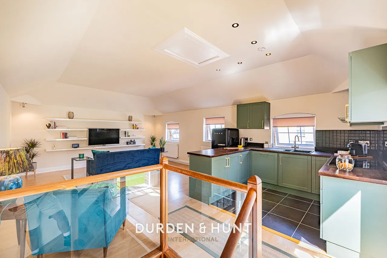 Mews Place, Woodford Green, IG8, photo 2