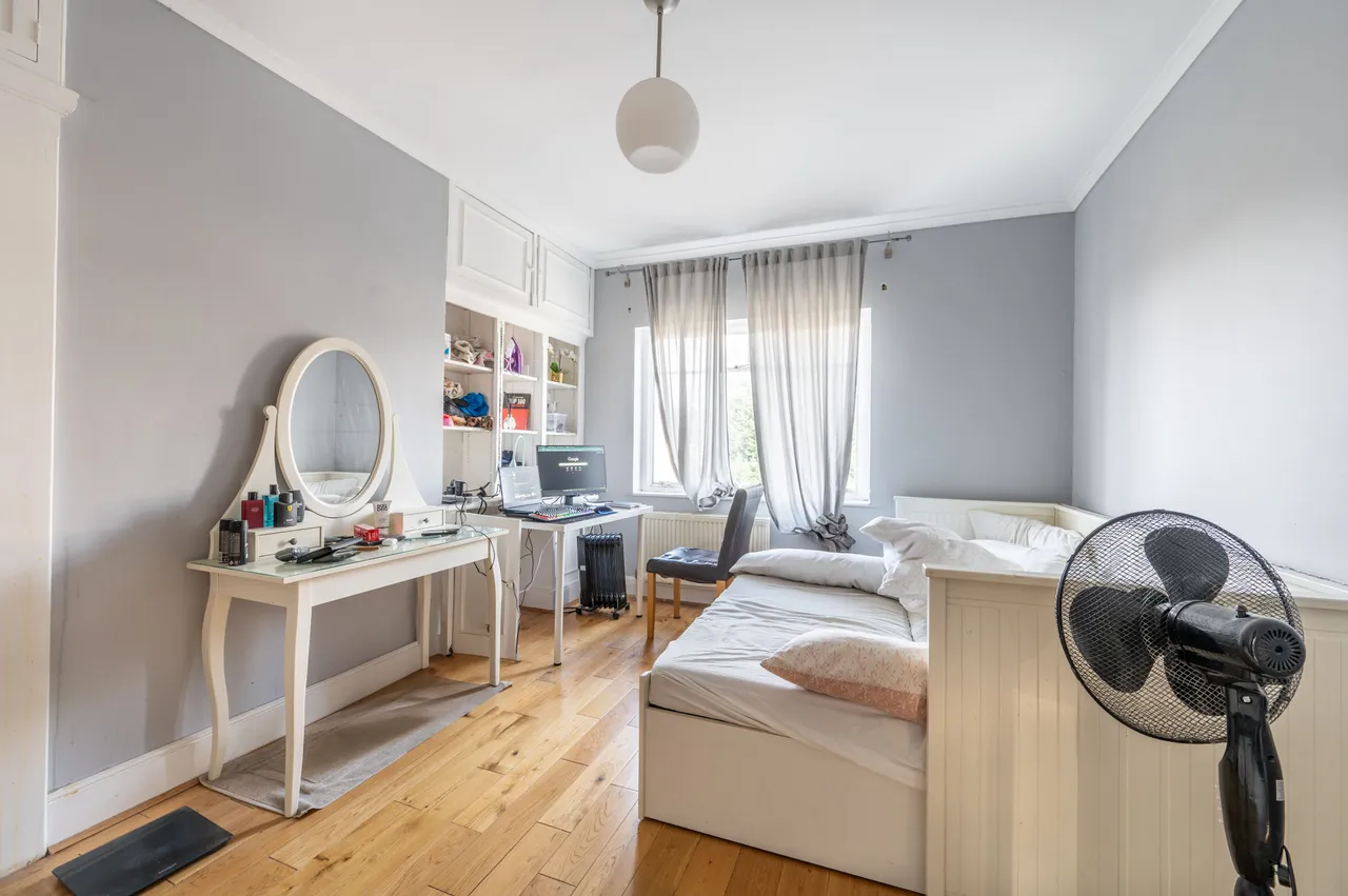 104 Leighton Gardens, London, photo 9