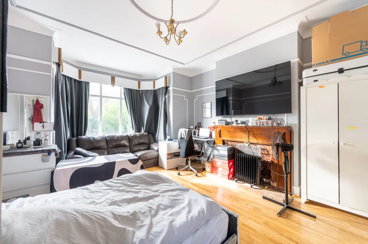104 Leighton Gardens, London, photo 4