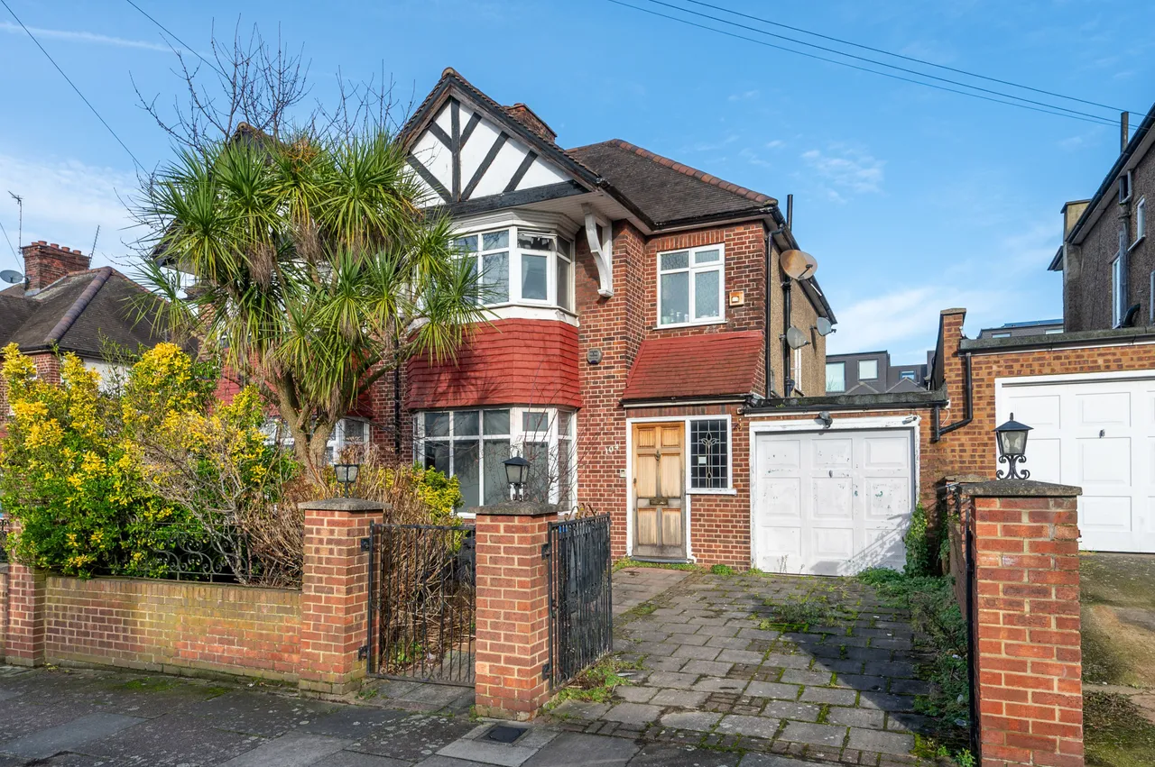 4 bed house for sale — 104 Leighton Gardens, London