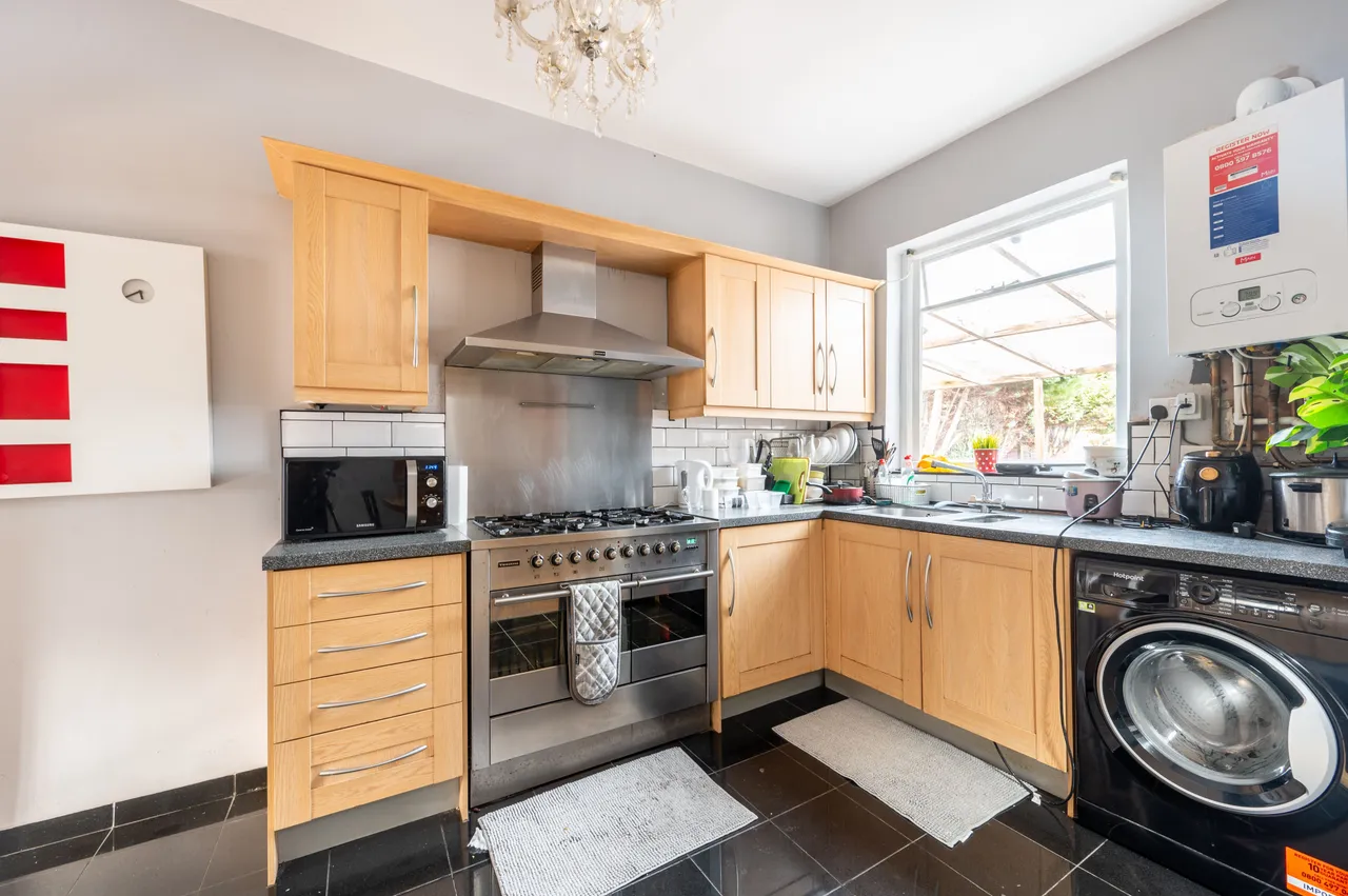 104 Leighton Gardens, London, photo 5