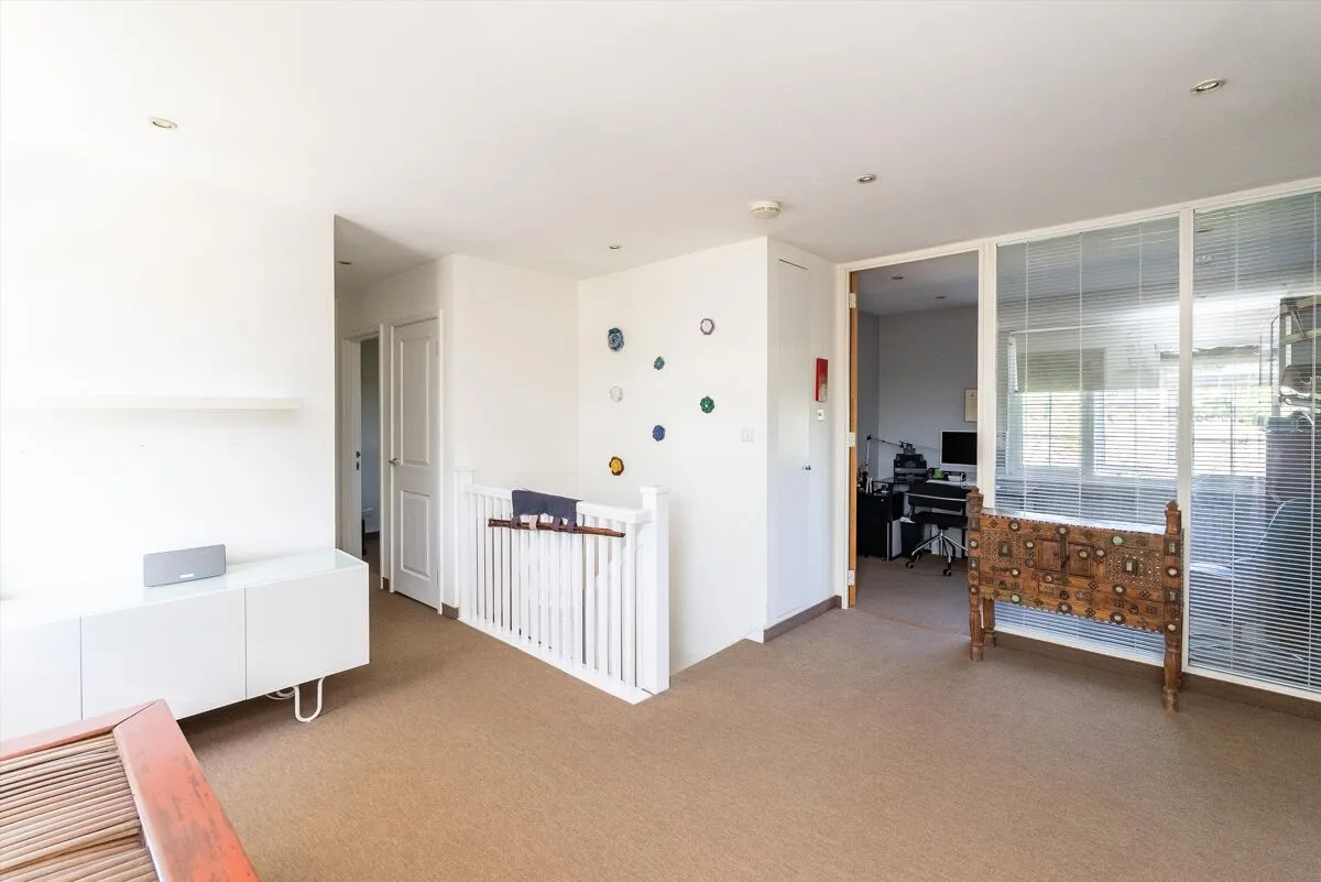 Peregrine Way, London, SW19, photo 14