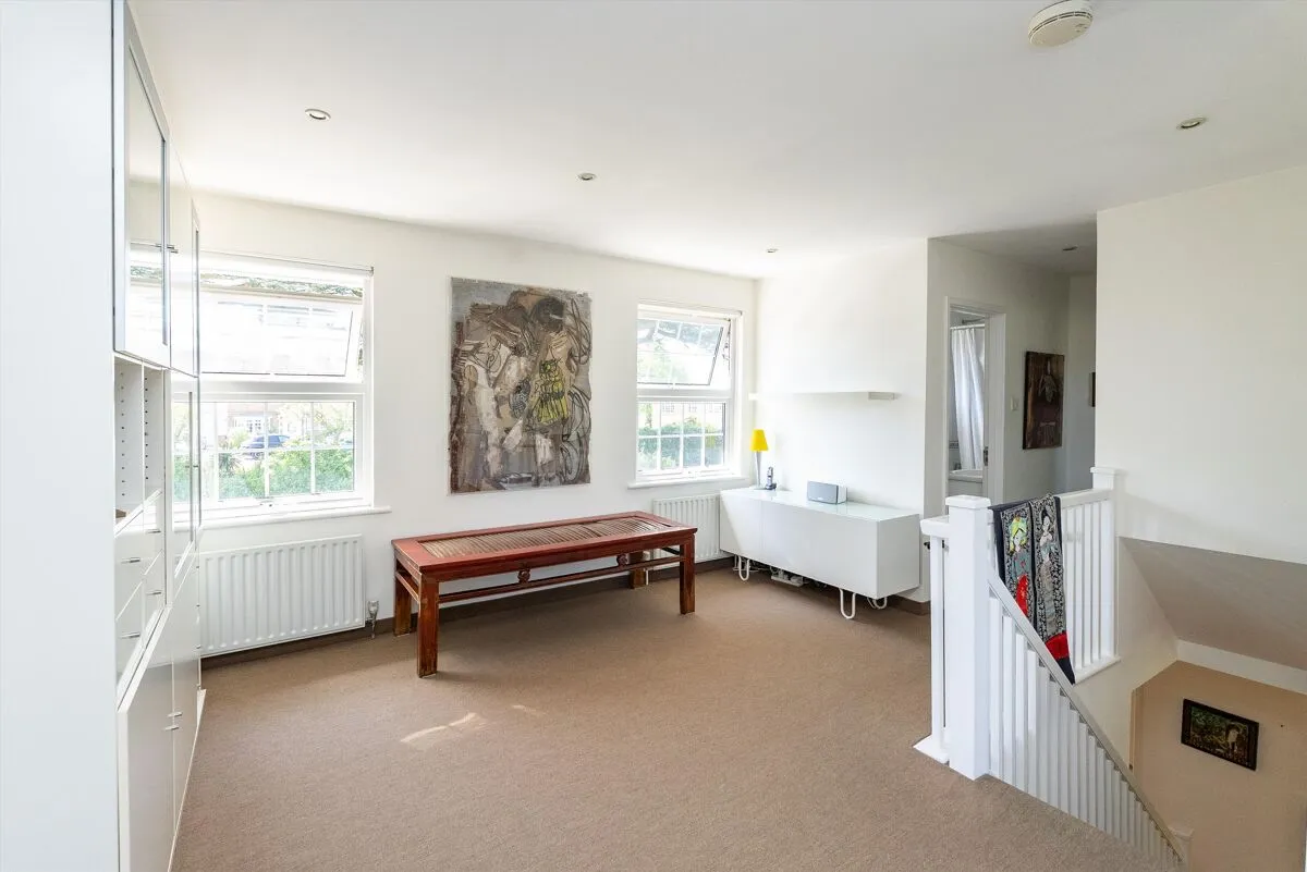 Peregrine Way, London, SW19, photo 19