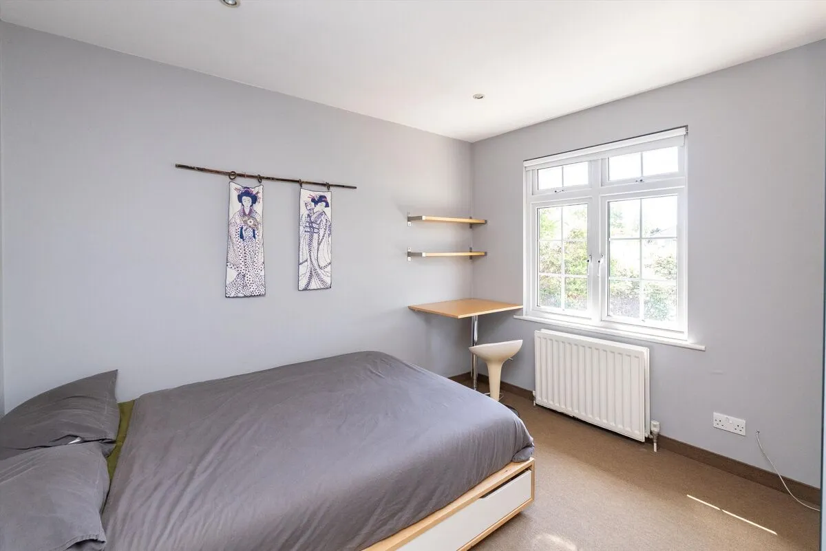 Peregrine Way, London, SW19, photo 15
